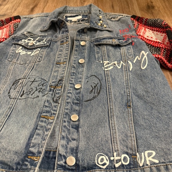 Scripted Distressed Denim Jacket Women’s L Flannel Sleeves Graffiti Embellished - Picture 5 of 8
